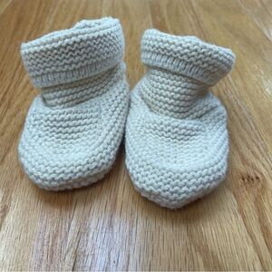 Baby gap cream knit baby booties size 2 (3-6 months)